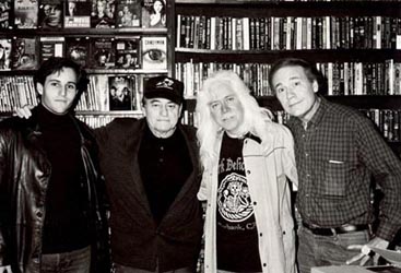 Paul con su hijo Sergio, Don F. Glut y Del Howison (Renfield en los dos films vampíricos de Glut) en la librería Dark Delicacies (marzo 2003)