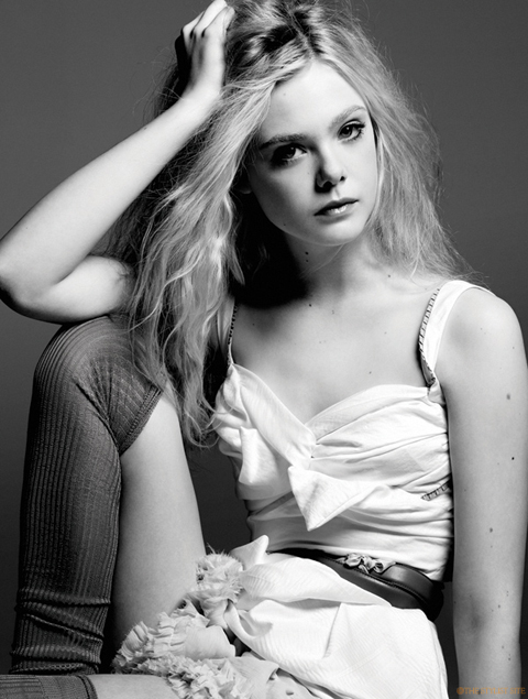 elle-fanning-blackbook-3