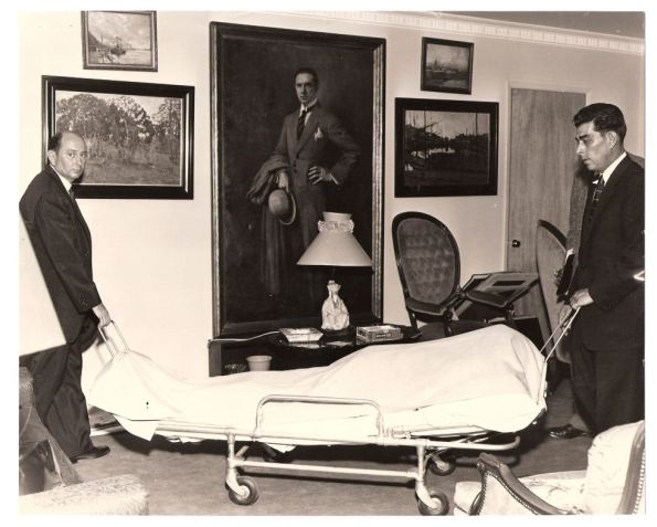 undertakers-removing-belas-body