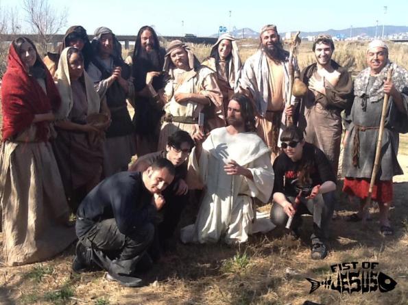 Equipo, actores y figurantes tras el rodaje del teaser. 