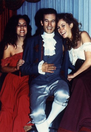 Una imagen tomada durante el rodaje. En la imagen Mercè Fillola, Toni Isbert y María Elías. 