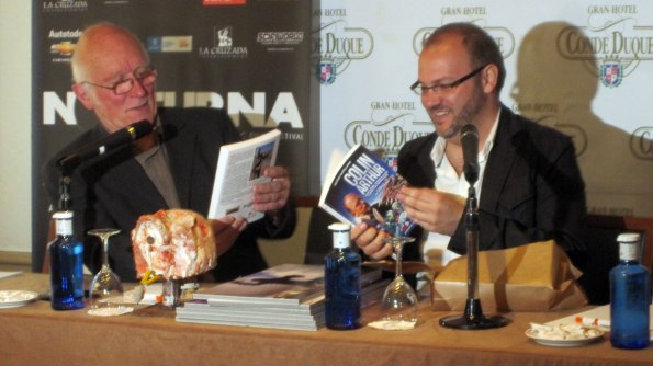 Colin Arthur y Víctor Matellano durante el acto de presentación de la obra. 