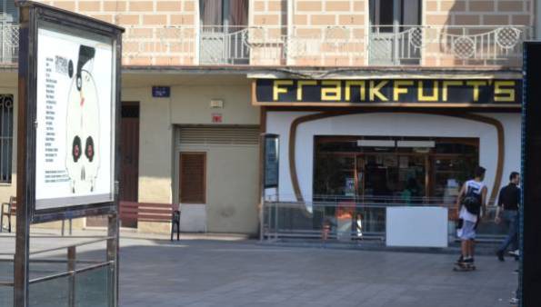 Otro de esos lugares no oficiales que uno no puede dejar de visitar si acude al Cryptshow... ¡Cervela Power!