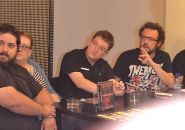 Marc Gras, Nae Esteban (Tyrannosaurus) y Éric durante la rueda de prensa.