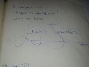 La dedicatoria  de Lewis Fiander  "¿Por qué tu haces eso?"