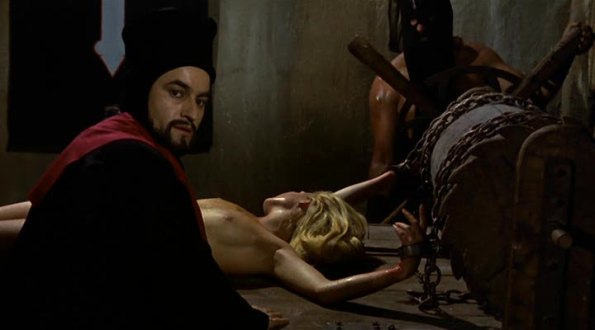 Torturada por Paul Naschy (tras lo que  pasa por la hoguera vuelta y vuelta) en Inquisición. 