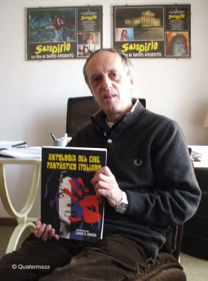 Dario Argento con el nº 7 de Quatermass, en Roma (2008).  