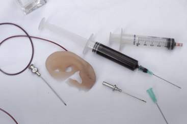 Un detalle de la mesa de operaciones de Colin Arthur.