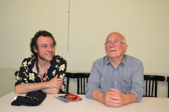 El director del festival Toni Benages y Colin Arthur atendiendo a la prensa