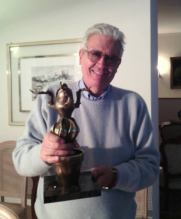 Sergio Martino con el premio Audrey ya en sus manos. 