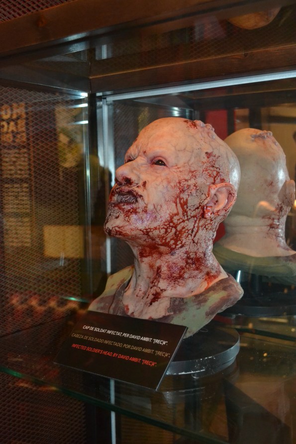 Esta cabeza de soldado infectado se puede ver en [REC]4, concretamente es apuñalada en la sien. 