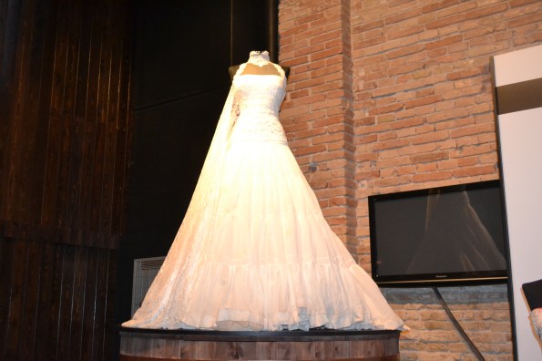 Como presumo de que mi mujer se hizo el traje en el mismo lugar que Leticia Dolera para [REC]3. Aquí el traje  impoluto...