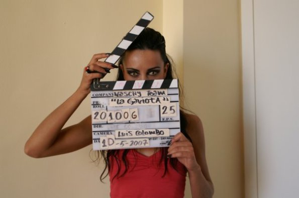 Pues en la claqueta que tiene en sus manos Laura de Pedro está la respuesta: La Gaviota. Y el más rápido ha sido Rubén Higueras Flores. Felicidades y gracias a todos por concursar. ¡Son ustedes estupendos!