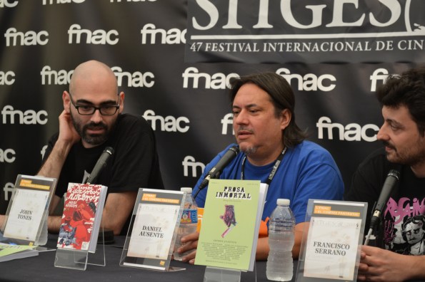 Sitges es más que películas. También es literatura. Aquí vemos un momento de la presentación de Mataré a vuestros muertos, la nueva novela de Daniel Ausente.