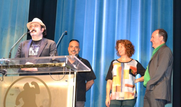 El equipo de Pos eso presentando el film en L'Auditori. Carlos Areces se dirige al público con Sam, su director, tras él acompañado de los productores.