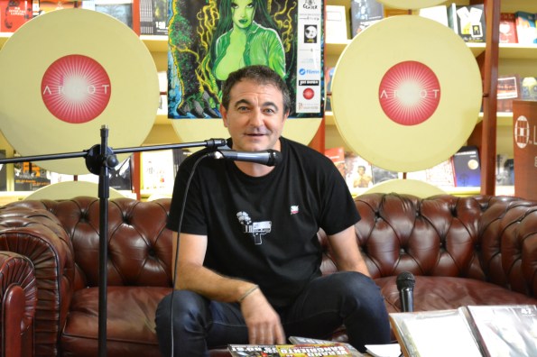 Manuel Valencia, como dijo David 'Monsterworld' García: una de esas personas que es tal y como te la imaginas. Grande, grande.