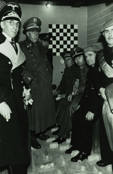 Himmler y otros jerifaltes en una 'checa' barcelonesa.