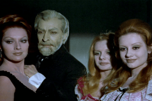 Aquí junto al resto de la tenebrosa saga: Helga Liné, Narciso Ibáñez Menta, Cristina y María Kosty.