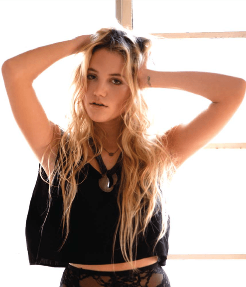 Maika+Monroe,+DA+MAN,+ç-Mitchell+McCormick4