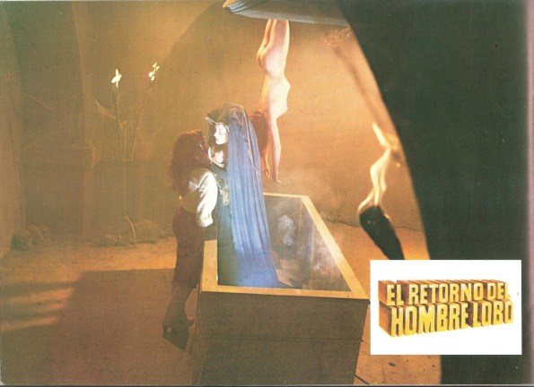 Fotocromo que muestra la atmosférica iluminación y los colores predominantes en el film.