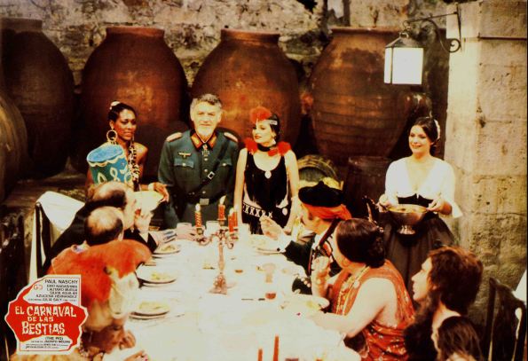 Fotocromo que muestra el banquete/fiesta de disfraces. Rodado en la bodega de la Cartuja de Talamanca del Jarama.