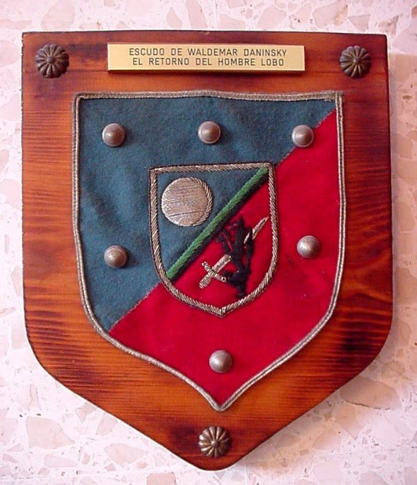 Escudo que luce Waldemar Daninsky en su pecho (Propiedad de Ángel Gómez Rivero)