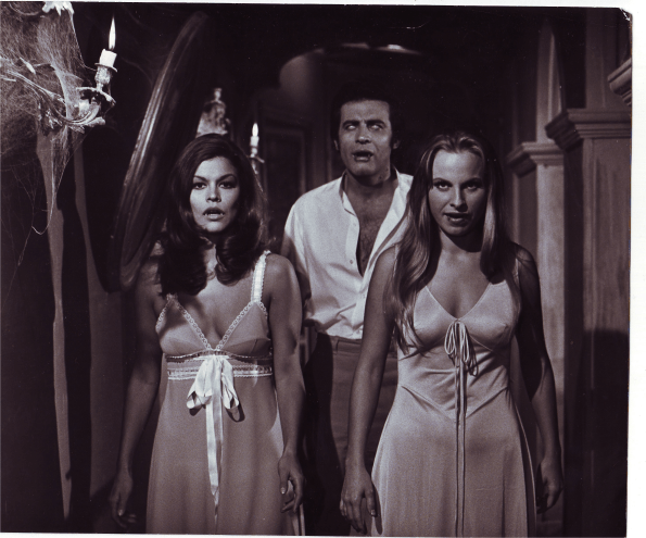 ¡Todos vampirizados!Con Mirta Miller e Ingrid Garbo en El gran amor del Conde Drácula