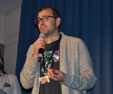 Paco Cabezas presentando su película (Foto: Serendipia)