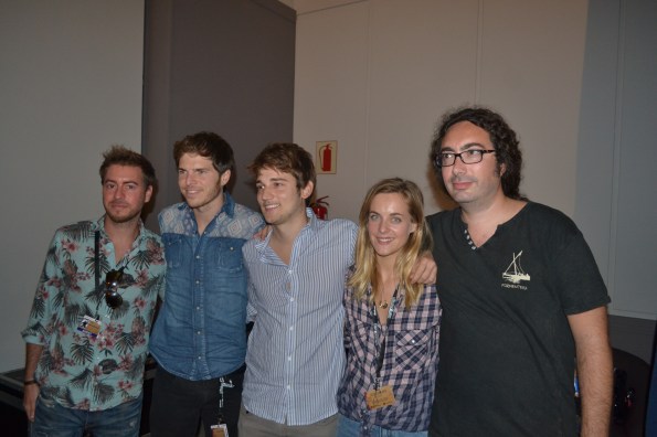 Los actores y el director contentos por el recibimiento del público de El cadáver de Anna Fritz (Foto: Serendipia)