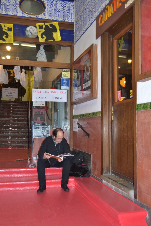 Una parte de Serendipia Fresco como una rosa y dispuesto a comenzar. El primero de la cola del Prado para ver la primera película del festival: Martyrs (Michael y Kevin Goetz, 2015)