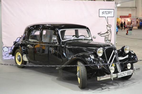 Mientras tanto en el pabellón Nº 1 pueden verse coches como este modelo de Citroën, utilizado por Moebius en el cómic 'Sobre la estrella', que va ser un encargo de la propia fábrica de automóviles. 