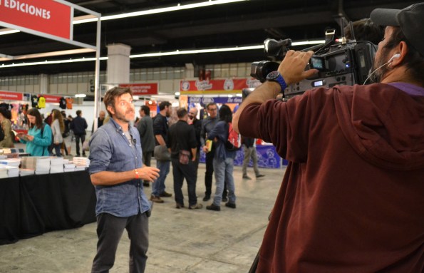 ... y Paco Roca, que no para, es entrevistado.