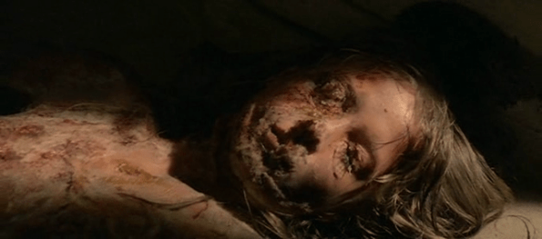 Daniela Doria, la eterna víctima de Lucio Fulci descompuesta en El gato negro. 