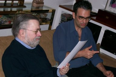 Gustavo junto a Narciso Ibáñez Serrador durante la entrevista que le realizó para el documental 'Nadie inquietó más'